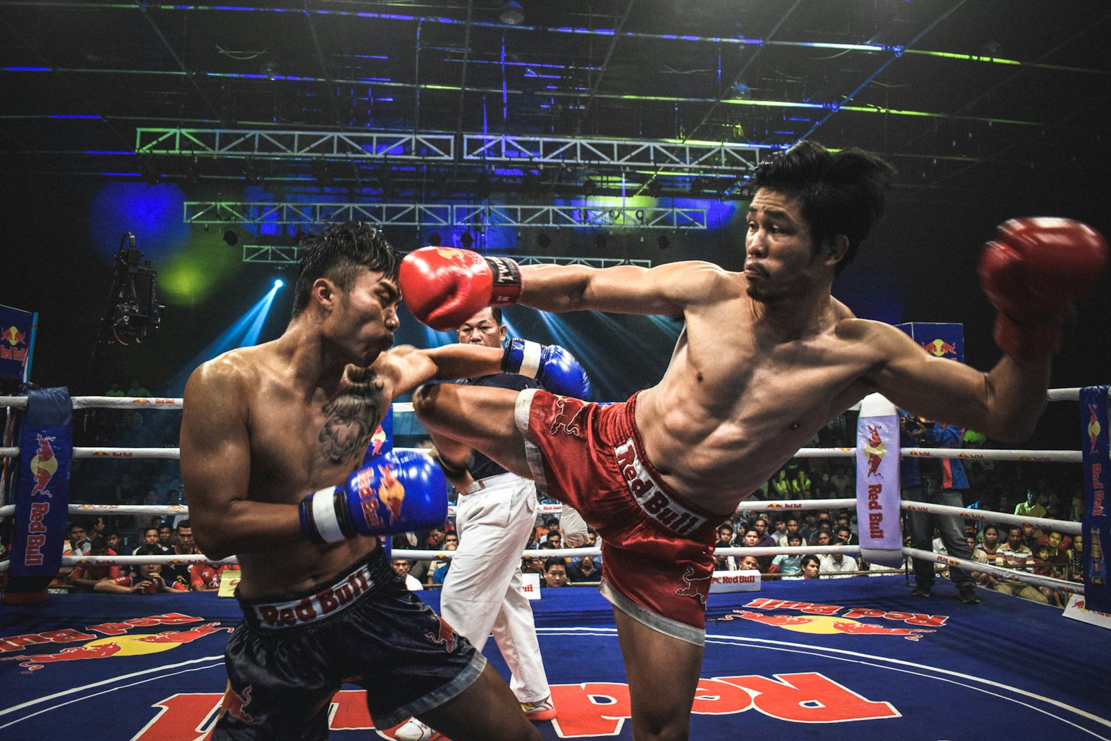 Muay Thai Roundhouse Kick: Complete Technique Breakdown